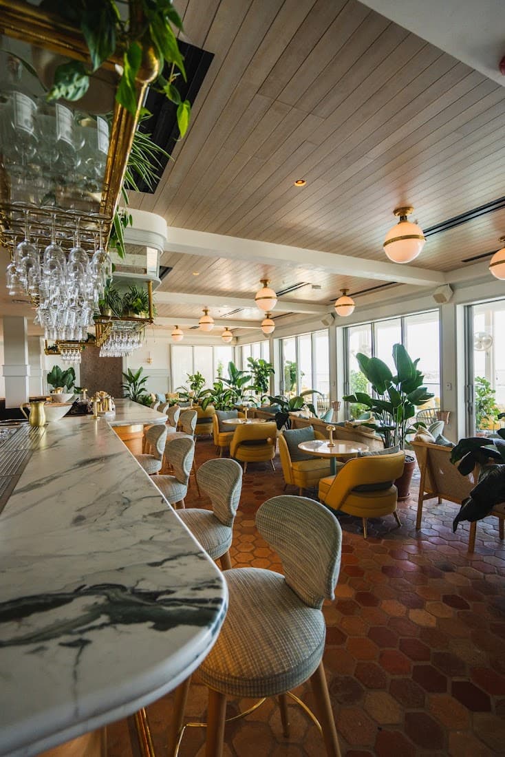 Klaw Restaurant & Rooftop Bar